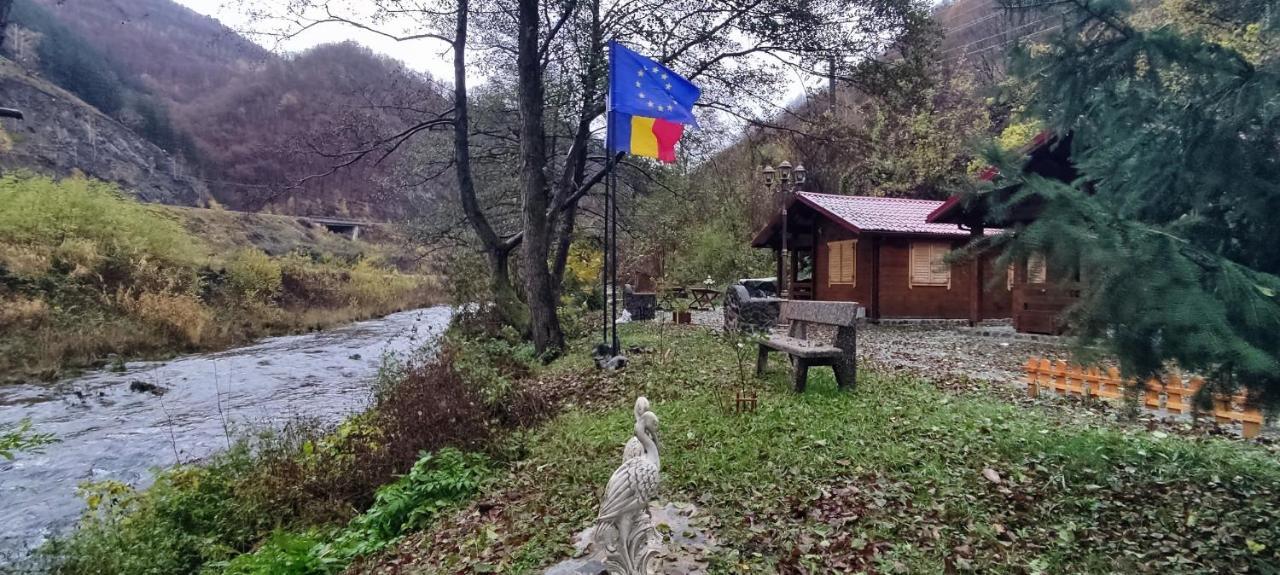 Eden Natural Resort - Transalpina Capalna Exterior photo